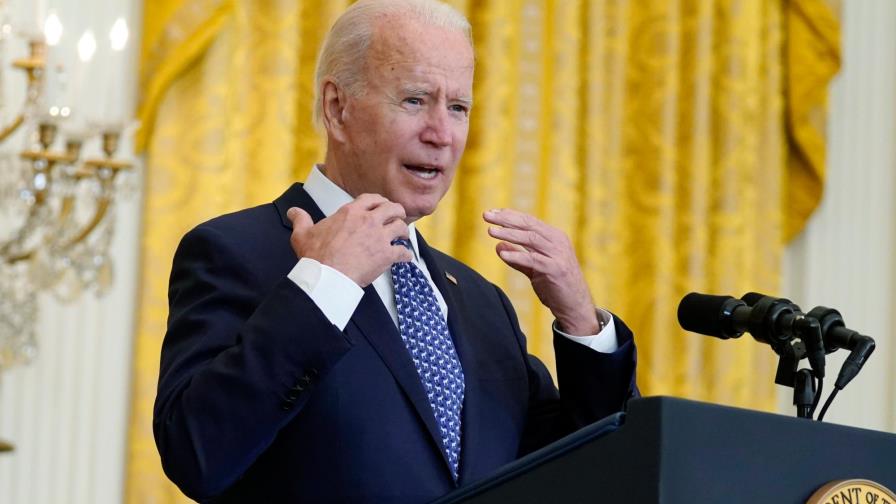 Biden planea retirar nominación del jefe de la agencia que regula las armas