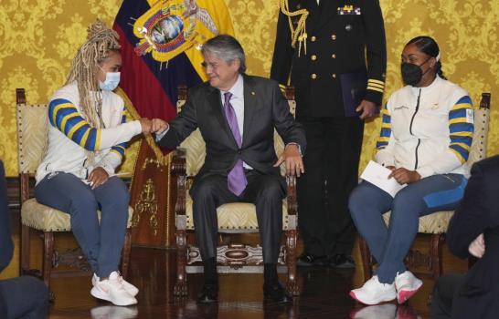 El presidente ecuatoriano premia a los medallistas olímpicos