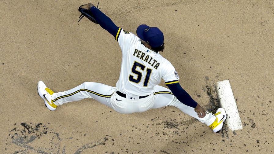 Freddy y Waly Peralta se enfrentan en el partido Cerveceros contra Detroit Freddy y Waly Peralta se enfrentan en el partido Cerveceros contra Detroit