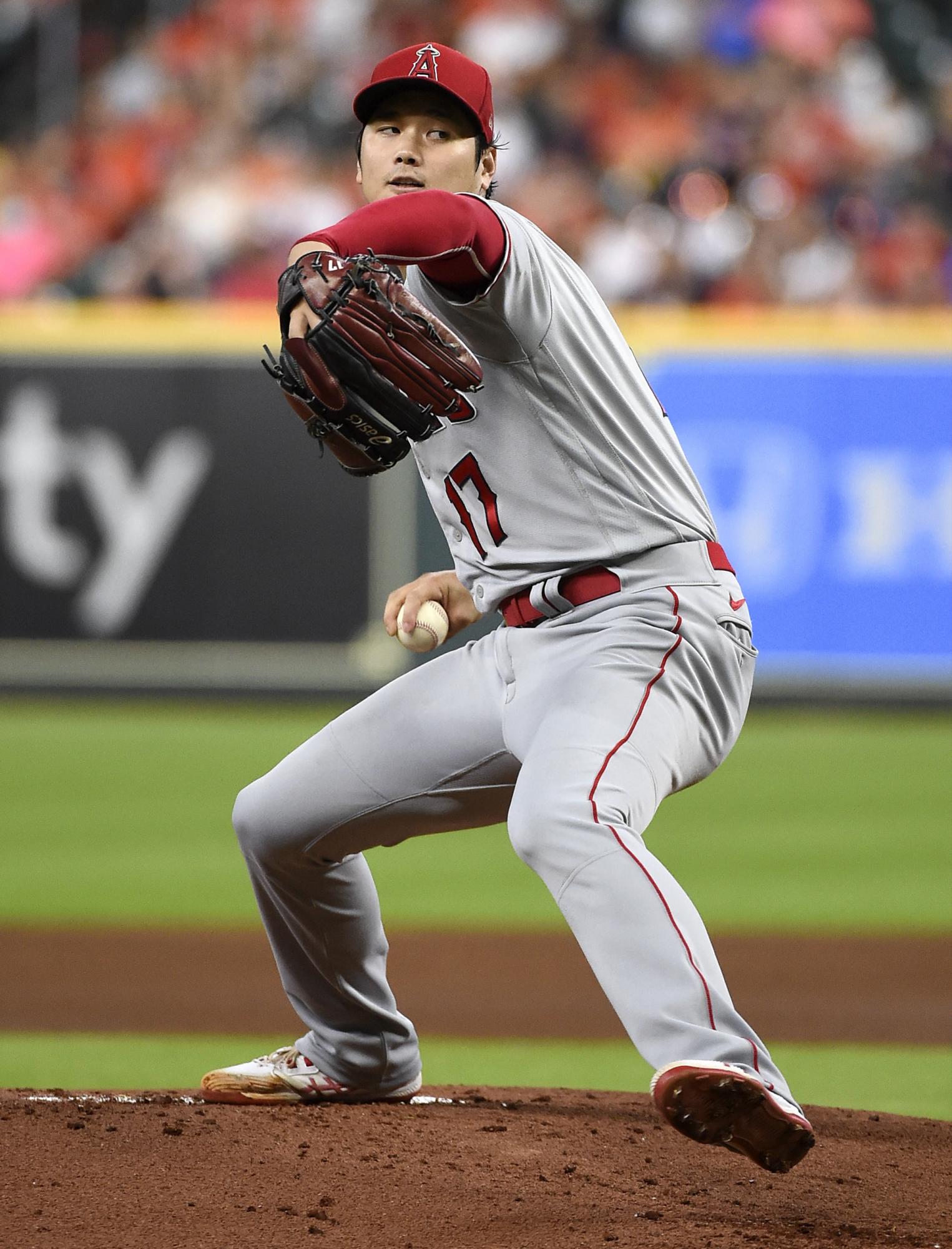 Shohei Ohtani presenta el pitcheo como valor agregado, en su lucha por el premio Jugador Más Valioso de la Liga Americaxna. (AP/Eric Christian Smith)