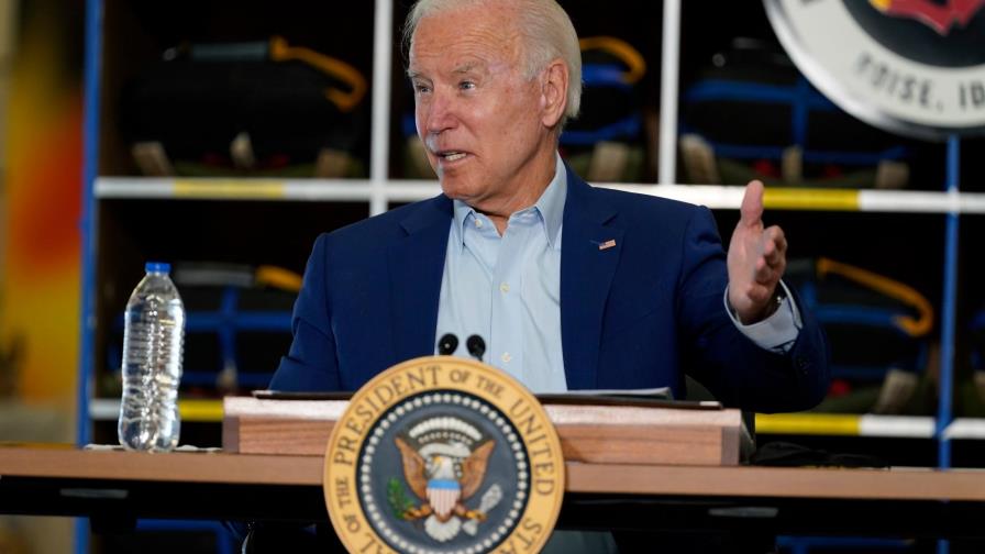 Biden apela orden que prohíbe usar norma sanitaria para expulsar a migrantes