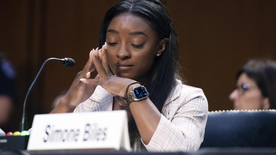 Biles dice al Congreso “ya es suficiente” en casos de abuso