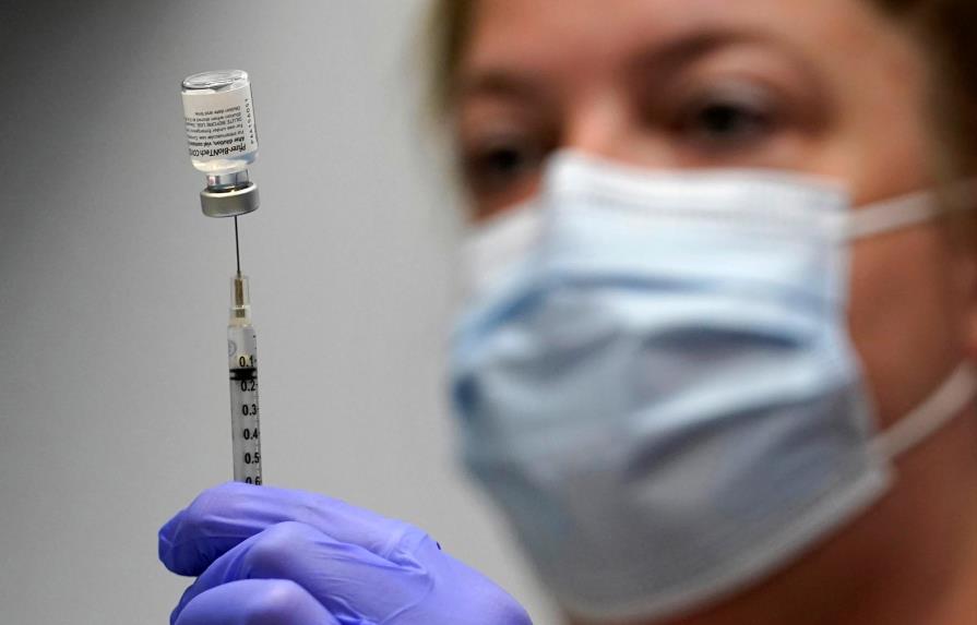 Extranjeros que quieran visitar EEUU deberán estar completamente vacunados contra COVID-19, a partir de noviembre