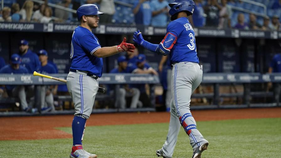 Hernández dispara jonrón 29, pero Rays vencen a Azulejos