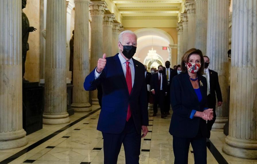Biden intenta poner orden en sus filas con una visita de película al Congreso
