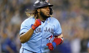 Vladimir Guerrero Jr. se anotó en el libro de récords con su HR 48