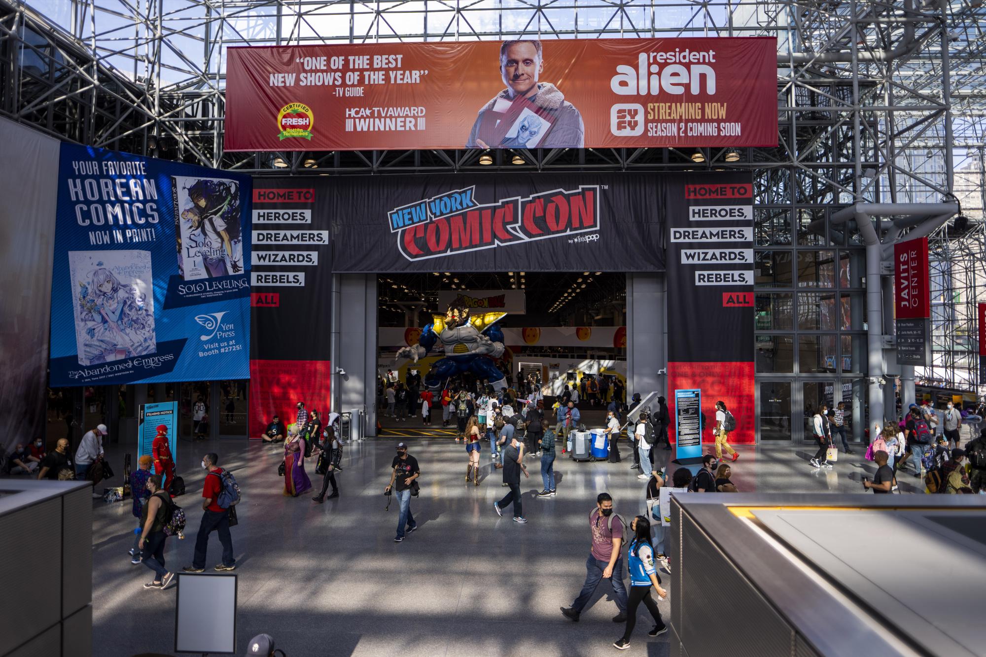 El piso del Centro de Convenciones Jacob K. Javits se ve durante la Comic Con de Nueva York el jueves 7 de octubre de 2021 en Nueva York. (Foto de Charles Sykes / Invision / AP)