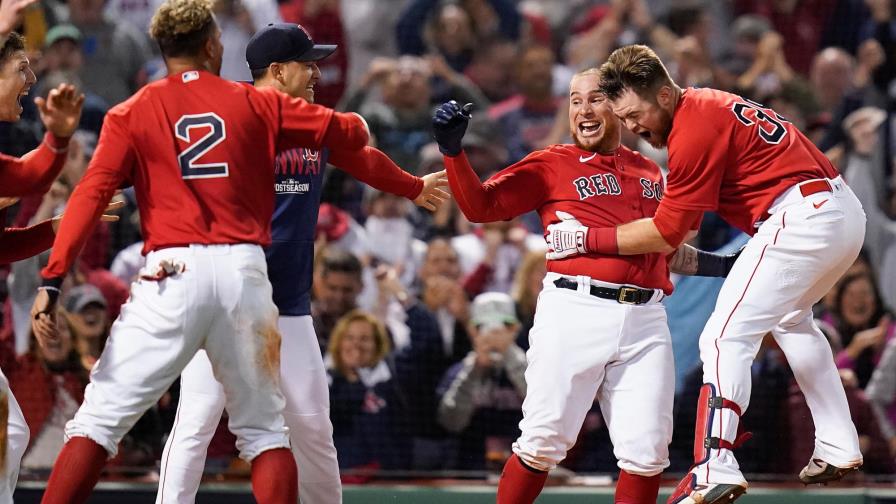 Medias Rojas ganan maratónico encuentro extendido a 13 entradas 