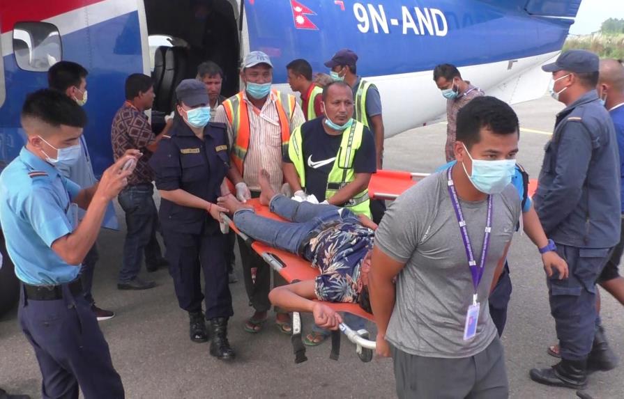 Al menos 32 muertos y 17 heridos en un accidente de autobús en Nepal