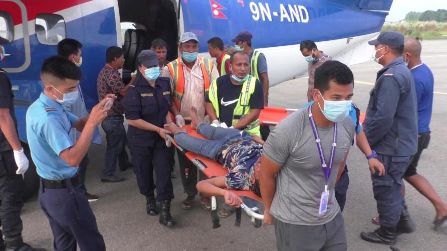 Al menos 32 muertos y 17 heridos en un accidente de autobús en Nepal