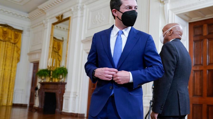 Problemas de suministro seguirán hasta el año próximo, advierte EEUU