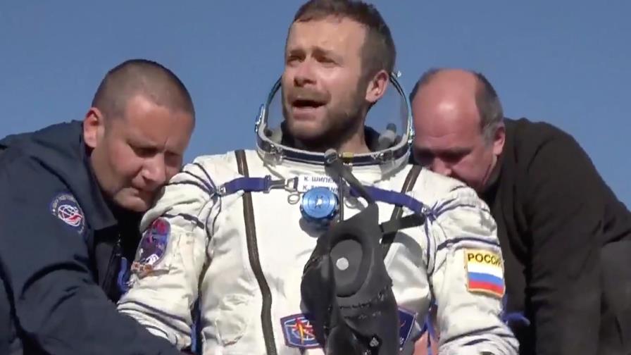 Regresan a Tierra cineastas rusos que grabaron la primera película en el espacio 