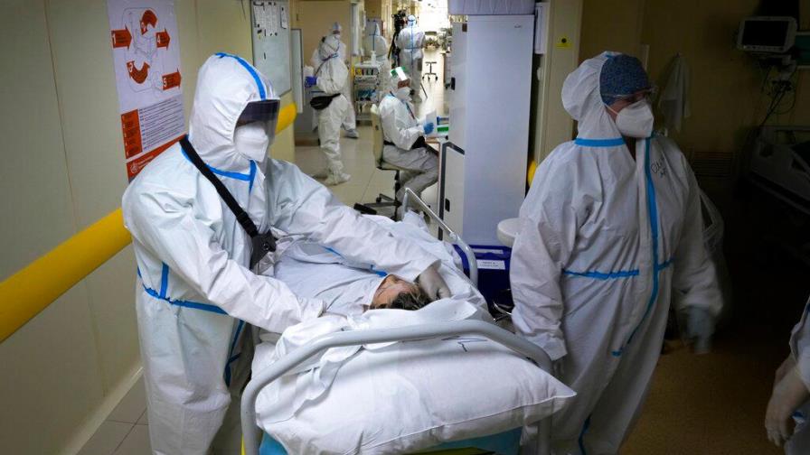 Detectan una descendiente de la variante delta que podría ser más contagiosa