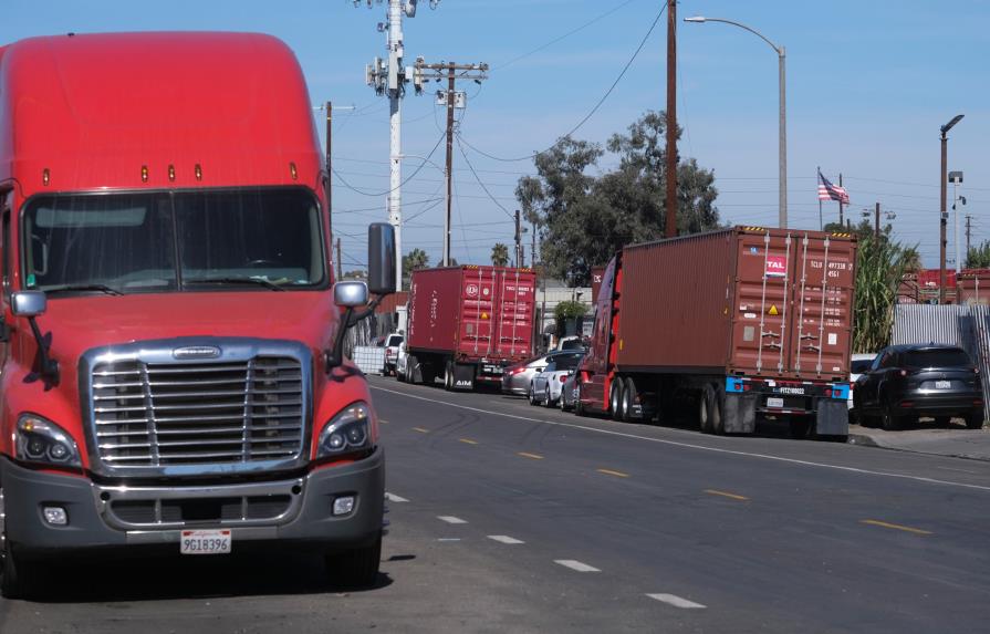 Contratos de 100.000 dólares para solucionar la escasez de camioneros en EEUU