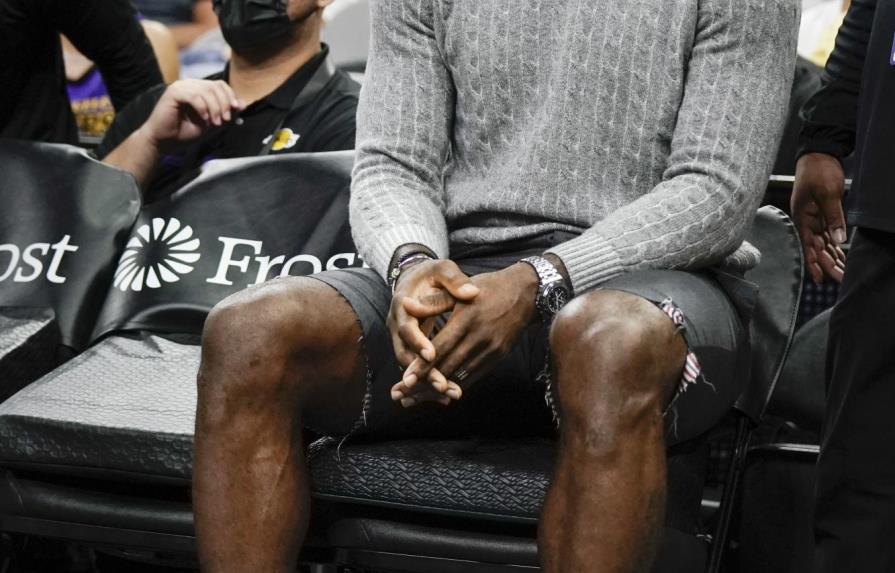LeBron James está lesionado en el tobillo derecho y es baja para los Lakers