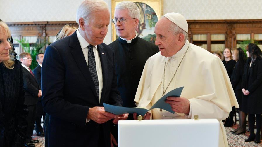 Biden habla con el papa Francisco de cambio climático, pandemia y migración