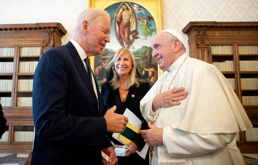 El papa bendice a Biden como buen católico y hablan de clima y migración