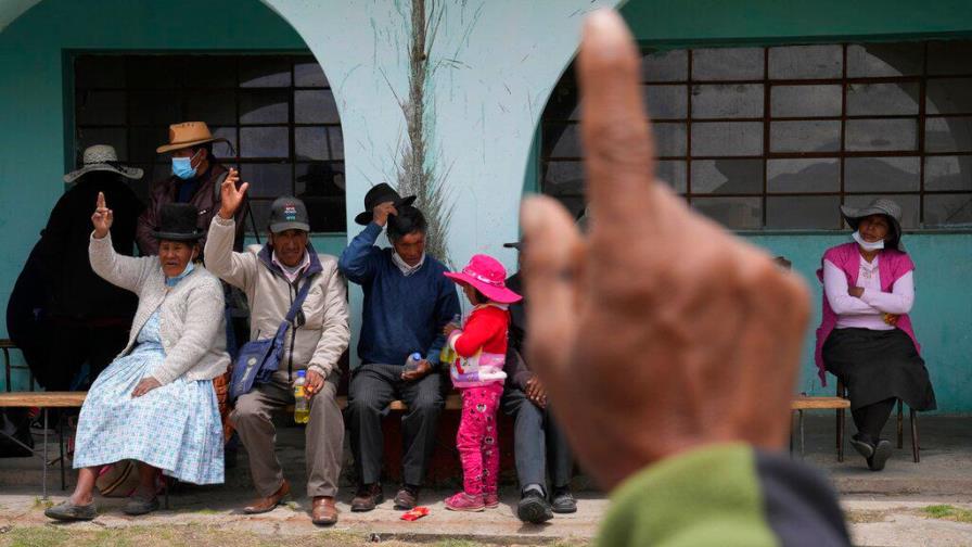 Rumores retrasan vacunación en aldeas indígenas de Perú