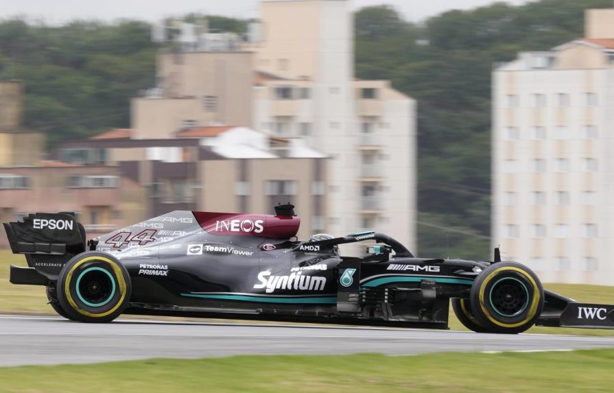 Hamilton cambia motor y pierde cinco lugares en GP de Brasil