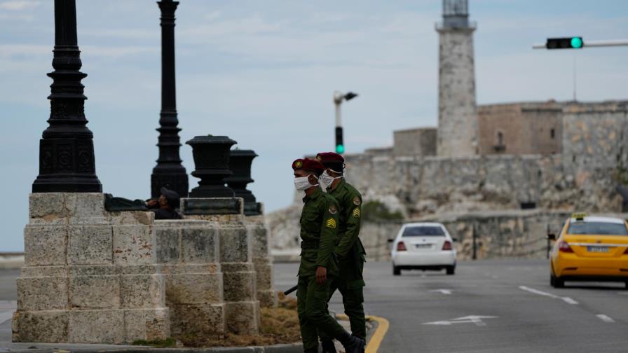 Cuba restituye otras dos credenciales de prensa al equipo de Efe en La Habana