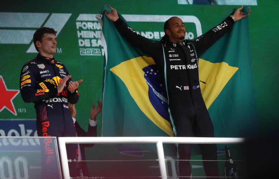 Mercedes pide que revisen incidente de Hamilton y Verstappen