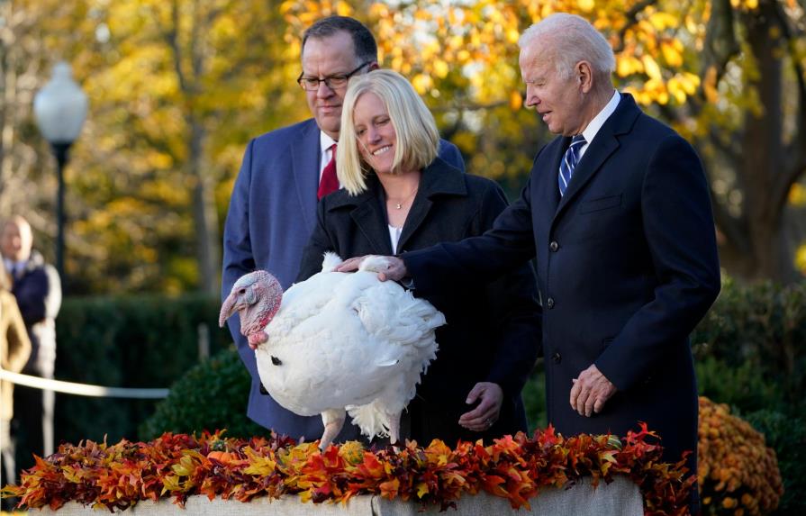 Biden perdona a “Mantequilla de Maní” y “Mermelada”, dos pavos, antes de Acción de Gracias