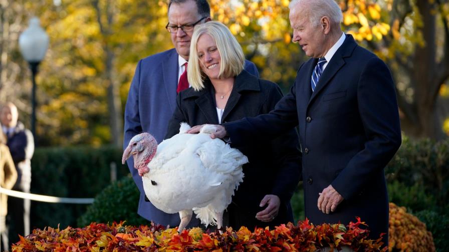 Biden perdona a “Mantequilla de Maní” y “Mermelada”, dos pavos, antes de Acción de Gracias