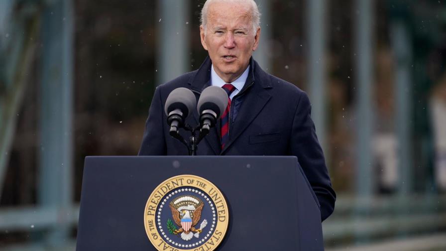 Biden arremete contra las leyes tránsfobas en el día de la memoria transexual