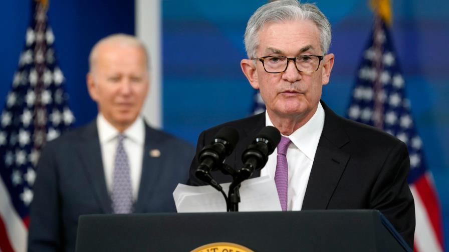 Variante ómicron amenaza la economía de EEUU, advierte Jerome Powell