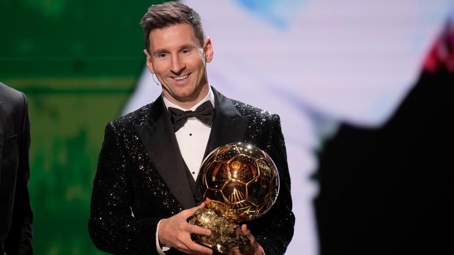 Messi, cubierto de oro con su séptimo Balón