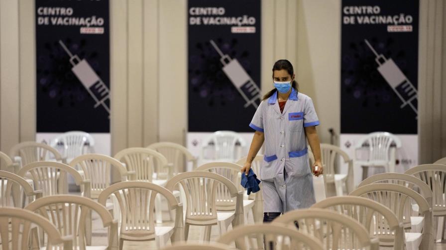 La OMS afirma que la variante ómicron se extiende a un ritmo sin precedentes