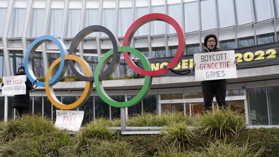 Chocan dos colosos: COI arremete contra la FIFA por plan para Mundial bienal Chocan dos colosos: COI arremete contra la FIFA por plan para Mundial bienal