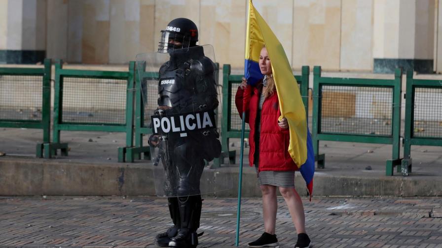 Policía colombiana detrás de 11 muertes en protesta, según informe