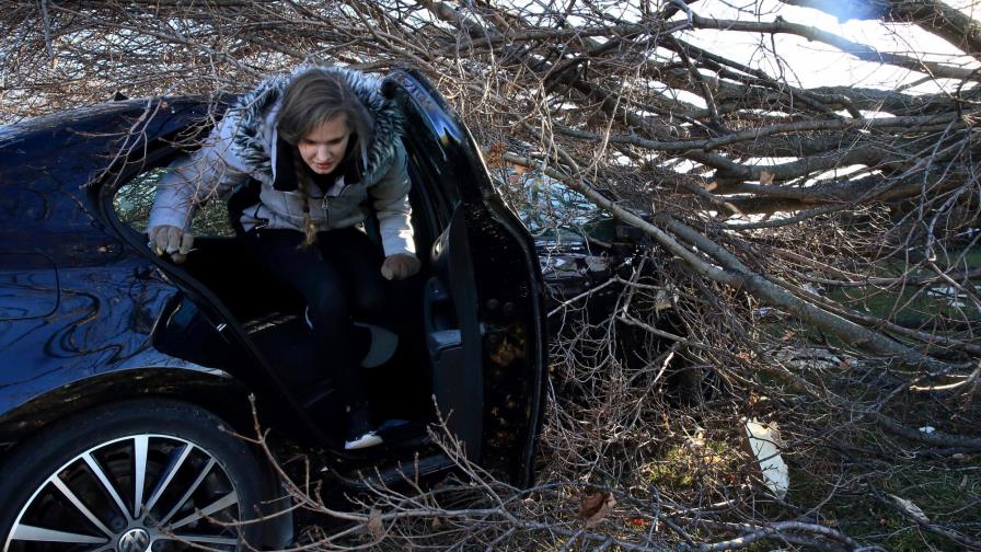 Prosigue búsqueda del más de centenar de desaparecidos por tornados en EEUU Prosigue búsqueda del más de centenar de desaparecidos por tornados en EEUU