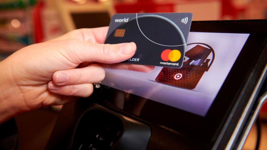 Bruselas multa a Mastercard por restringir competencia