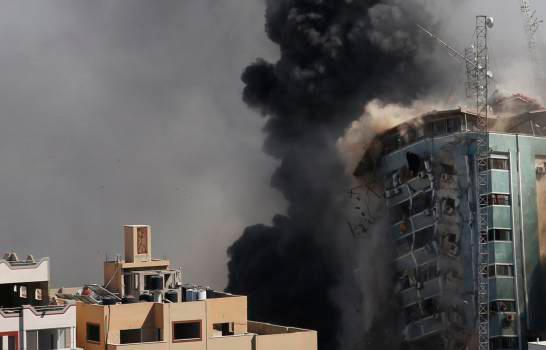 AP quiere una investigación independiente sobre ataque a su oficina en Gaza
