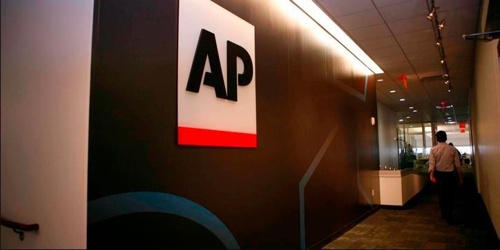 AP despide a reportera por uso de redes y ella denuncia campaña antipalestina