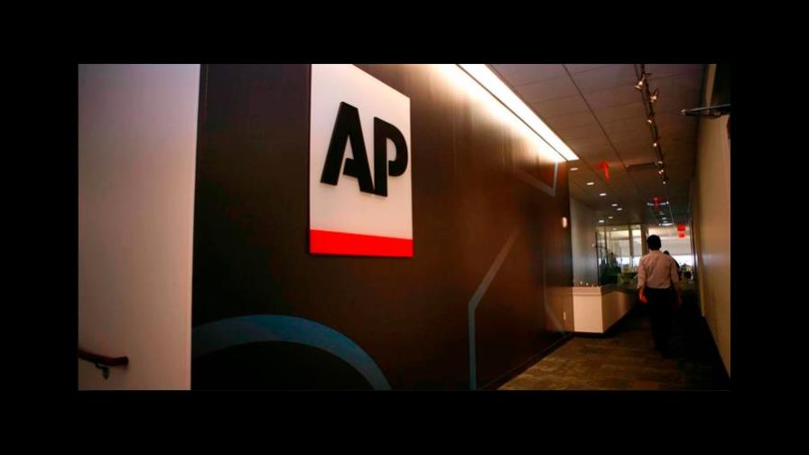 AP despide a reportera por uso de redes y ella denuncia campaña antipalestina