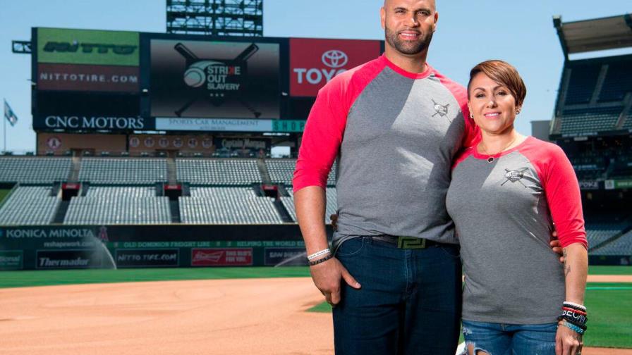 La esposa de Pujols anuncia que el pelotero se retirará este año