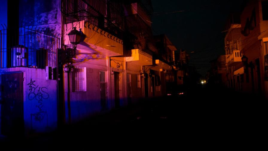 Apagones azotan sectores del Gran Santo Domingo Apagones azotan sectores del Gran Santo Domingo