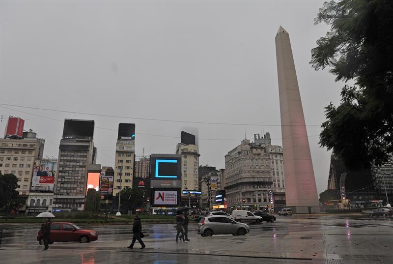 Argentina amanece a oscuras por un apagón total 