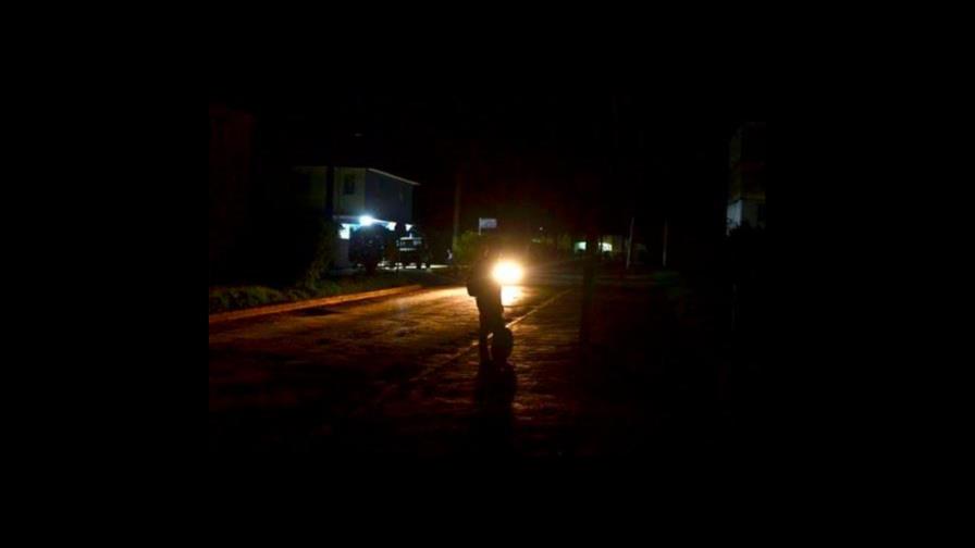Una fuerte tormenta provoca apagones en La Habana