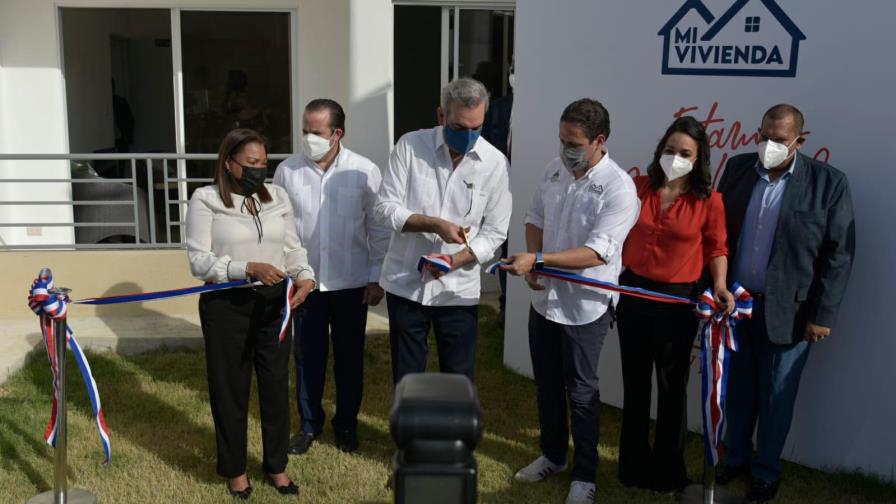 Gobierno entrega 56 apartamentos en SDN, incluyendo a la madre de Marileidy Paulino 
