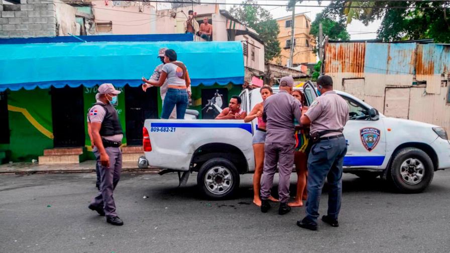 Policía Nacional apresó 459 personas durante el toque de queda del lunes Policía Nacional apresó 459 personas durante el toque de queda del lunes