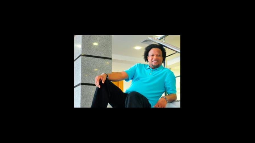 Aquiles Correa pide a la gente tuitear menos y tener más sexo