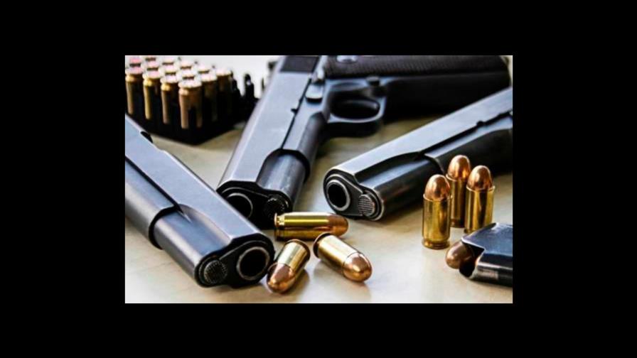 Arrestan raso de la Policía por alquilar armas de reglamento a civiles Arrestan raso de la Policía por alquilar armas de reglamento a civiles
