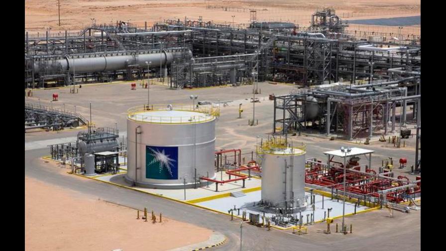 Aramco cierra en su valor más bajo desde salida a bolsa por tensión regional