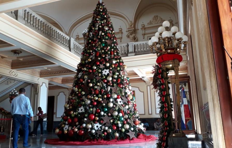 El espíritu navideño llega al Palacio Nacional