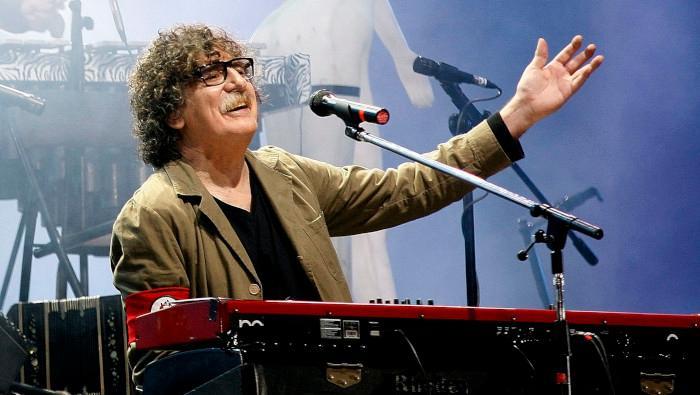 Charly García, legendario roquero argentino, festeja al piano su cumpleaños 70