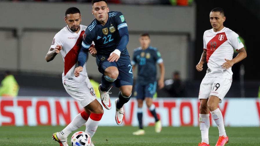 Argentina vence 1-0 a Perú y queda más cerca de Qatar